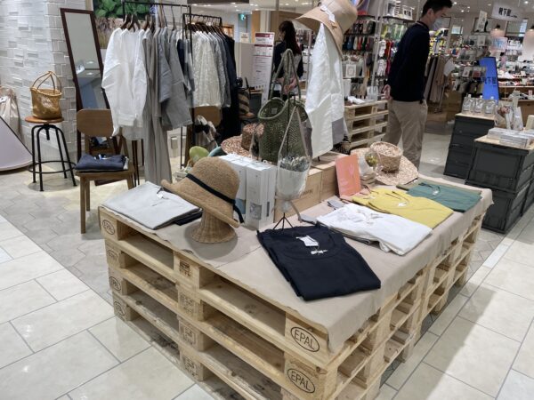 パレット什器でSDGsを表現したポップアップストア