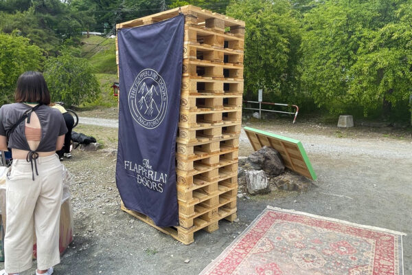 ユーロパレットを使った屋外展示会のイベント事例