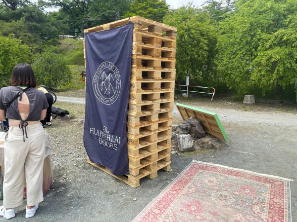 ユーロパレットを使った屋外展示会のイベント事例